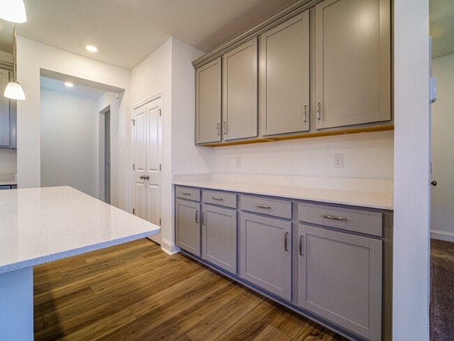 Building Photo - "Charming 2-Bed, 2-Bath Belmont Gem with Elegant Design"