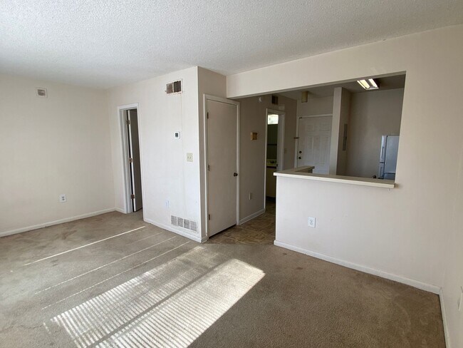 Building Photo - 1600 Park Cir