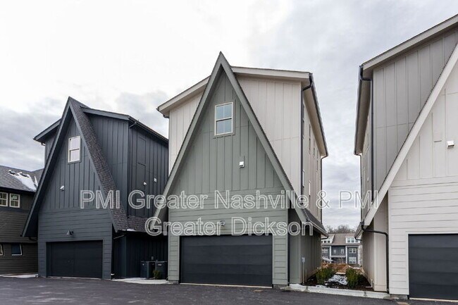 Building Photo - 537 Midnight Wy