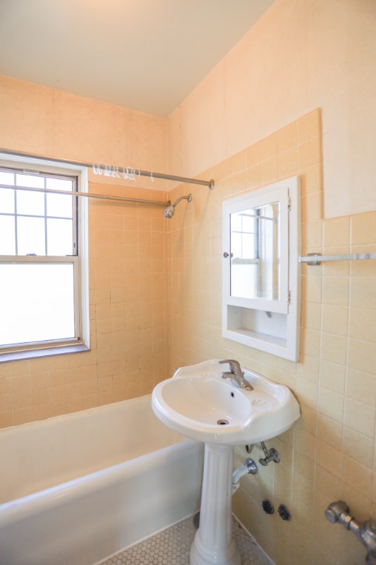 Building Photo - 5642 N Kimball Ave