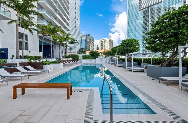 Building Photo - 1300 Brickell Bay Dr