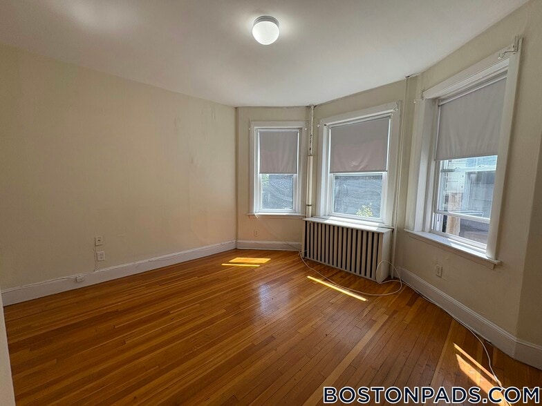 Building Photo - 33 Lancaster Terrace