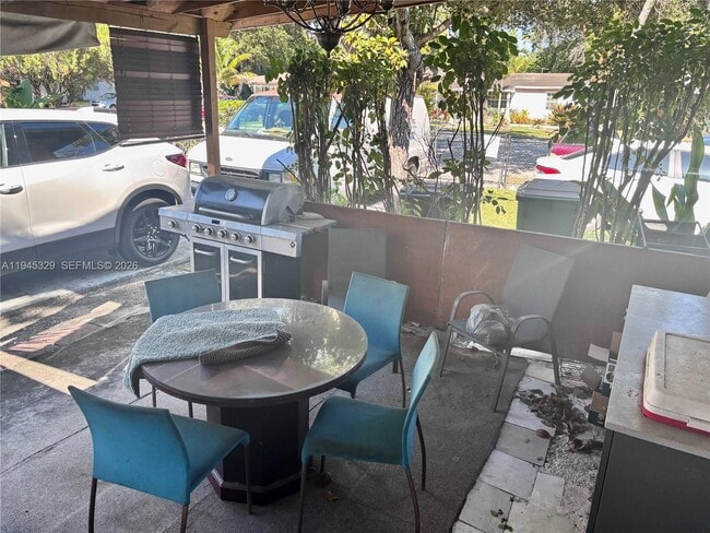 Building Photo - 680 NE 136th St