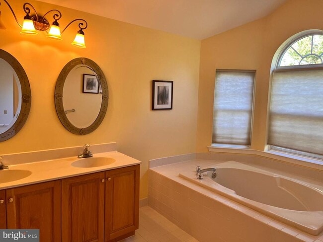 Building Photo - 637 Fawn Cir