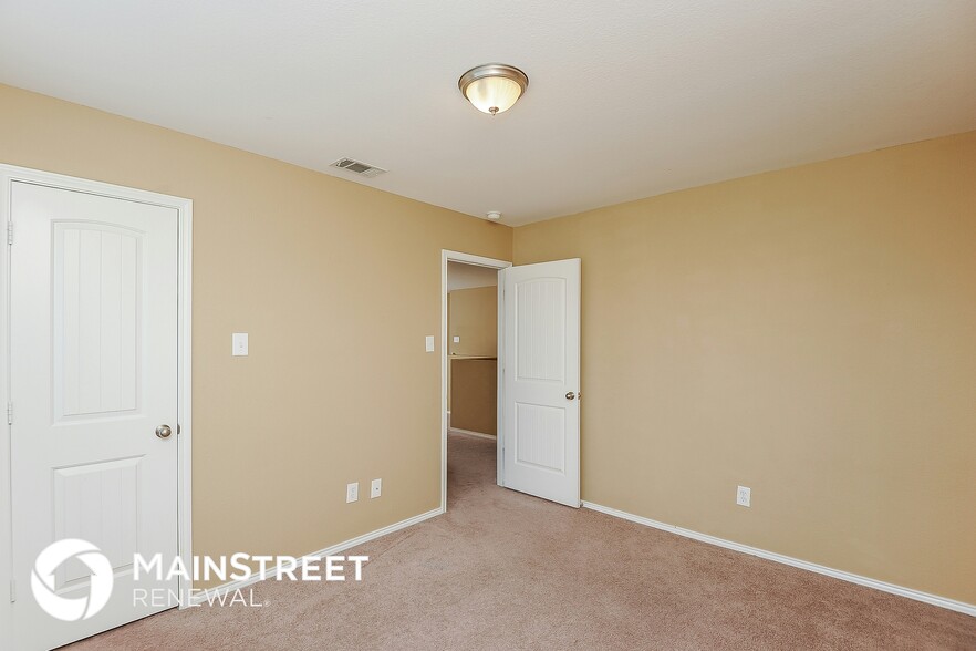 Building Photo - 1700 Village Park Trail