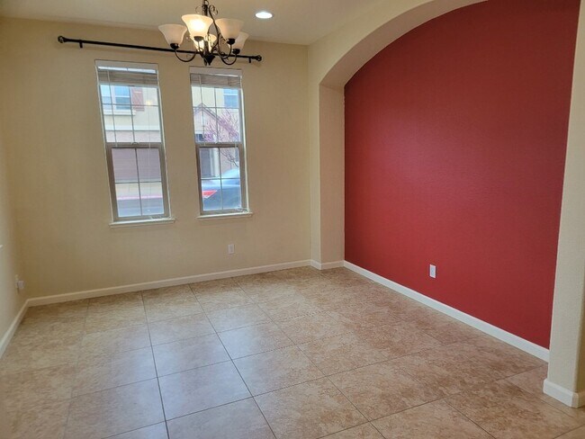 Building Photo - 3 Bedroom 3 bath house with a loft for rent in Folsom in the Parkway.  Solar & 240V Electric Car ...