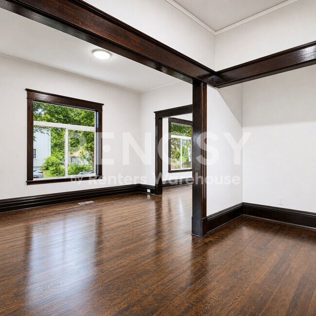 Building Photo - 3348 3rd Ave S
