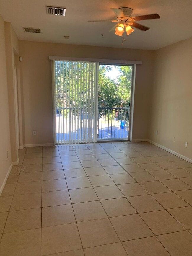 Building Photo - 1966 Freeport Dr