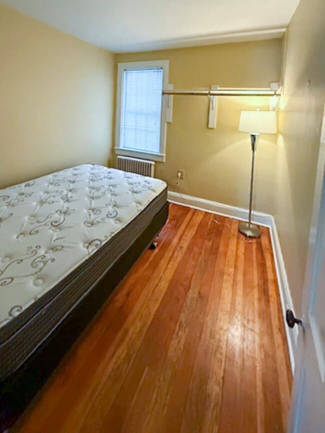 Building Photo - 30-32 Sherman St - Lakefront Living, Right in the Heart of Burlington