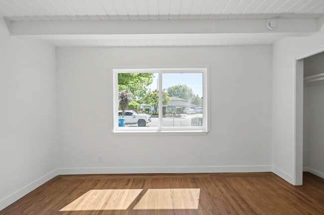 Building Photo - 1125 Henderson Ave