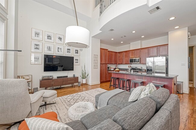 Building Photo - 1610 Ennis St