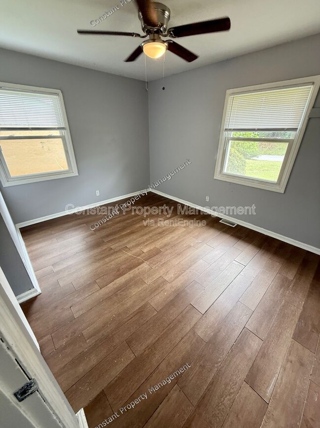 Building Photo - 3343 Ohara Dr S