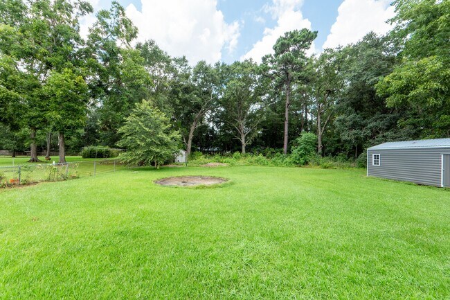 Building Photo - 4 Bedroom 2 Bath Home in Pinewood Vista - North Charleston
