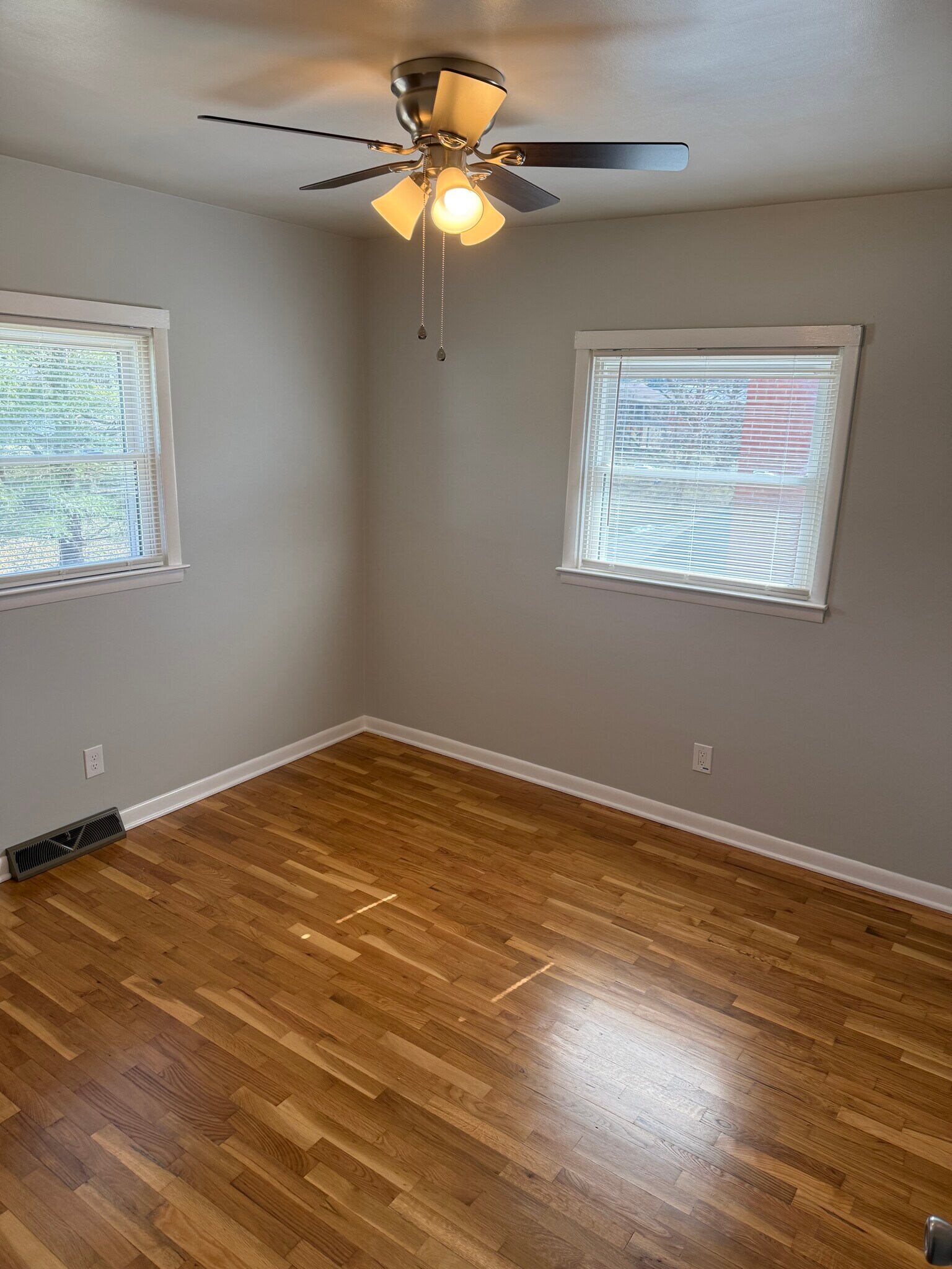 Building Photo - 1007 Harley St