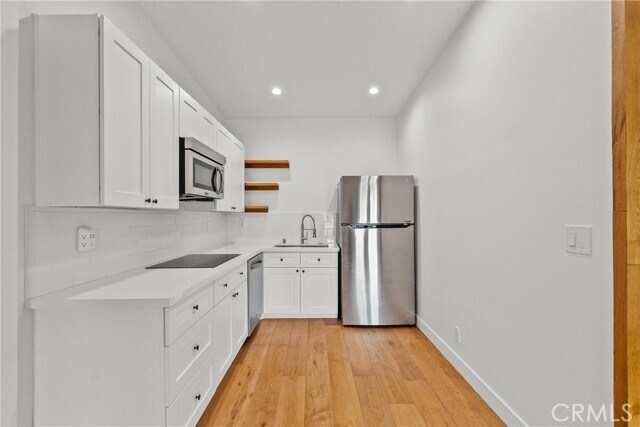 Building Photo - 23036 Burbank Blvd