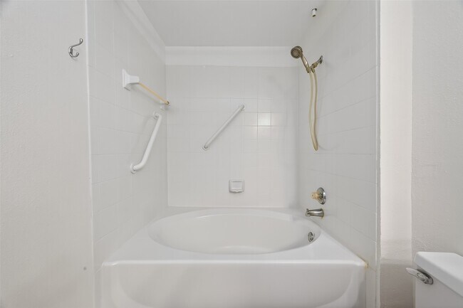 Building Photo - 1330 Old Spanish Trl