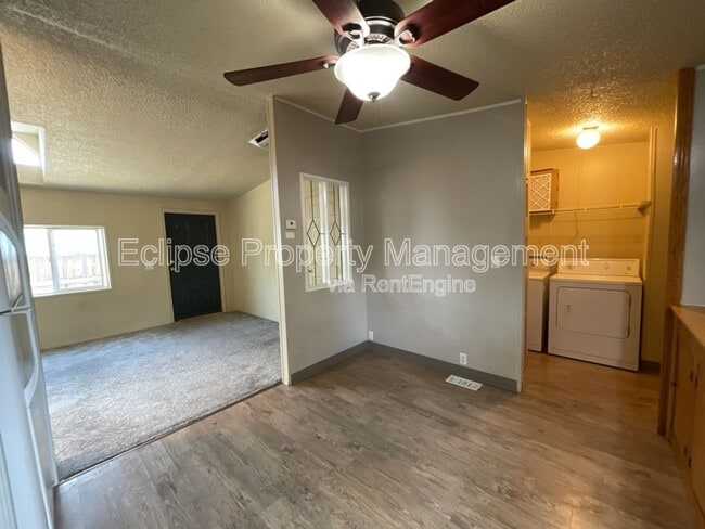 Building Photo - 307 Honeysuckle Cir