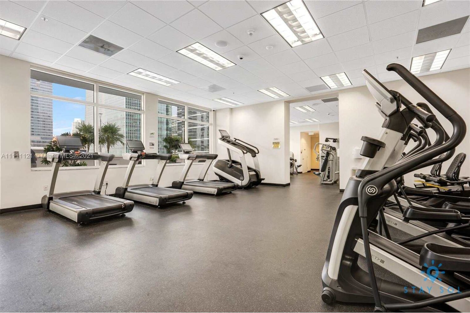 Building Photo - 1200 Brickell Bay Dr