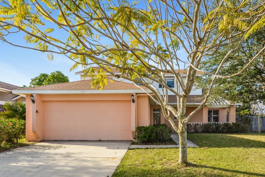 Primary Photo - 490 Chicago Woods Cir