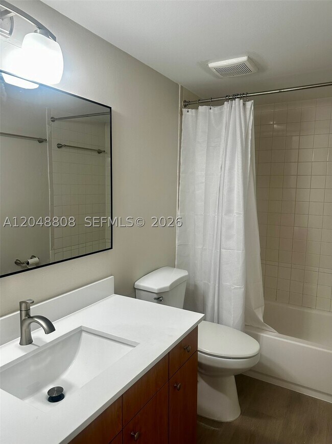 Building Photo - 2540 W 67th Pl