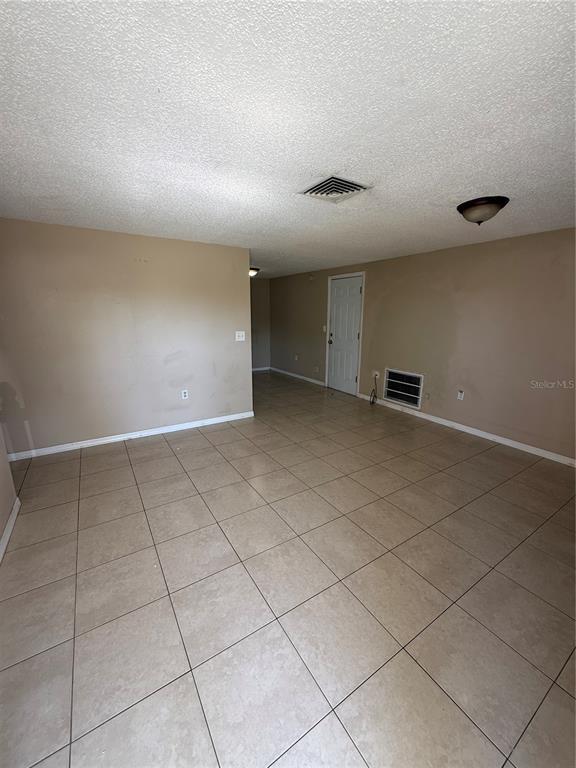 Building Photo - 6656 Knightsbridge Dr