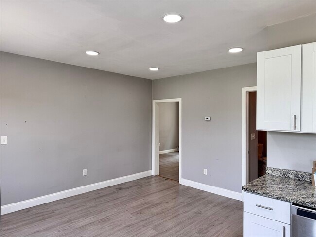 Building Photo - 286 Kimball St