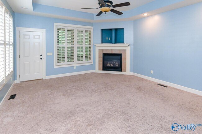 Building Photo - 305 Walden Glen Ct