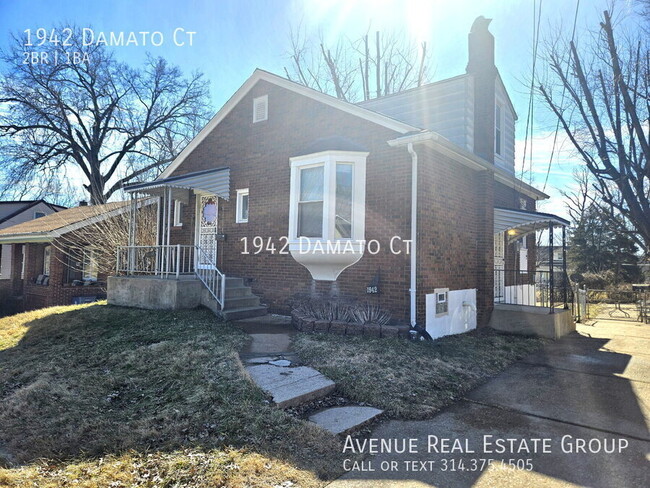 Building Photo - Charming 2-Bed Home in St. Louis with Cozy...