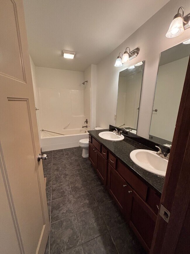 Building Photo - FIRST MONTH'S RENT 1/2 PRICE!!!