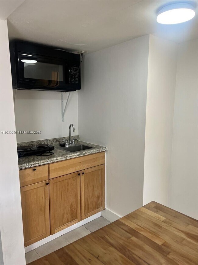 Building Photo - 1937 Taylor St