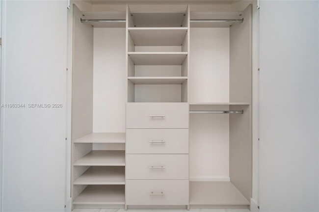 Building Photo - 700 NE 24th St