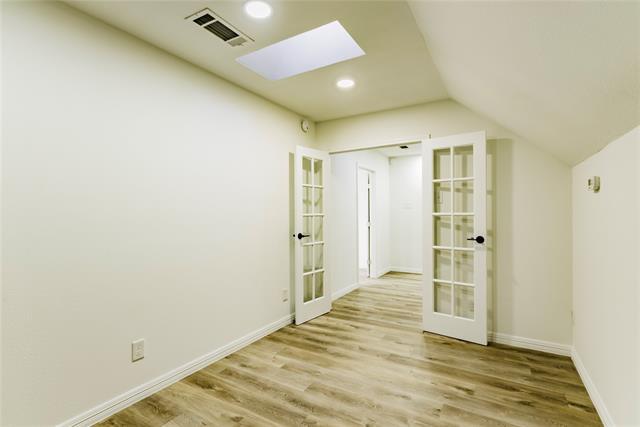 Building Photo - 1306 Lakeside Dr