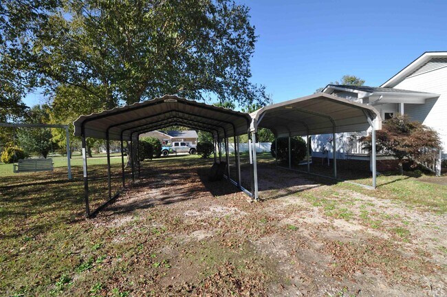 Building Photo - 9001 Crestwood Dr
