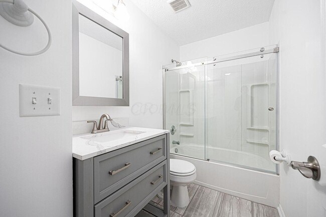 Building Photo - 97 Tarryton Ct W