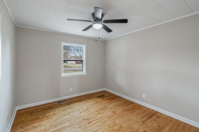 Building Photo - 117 Gayle Ave