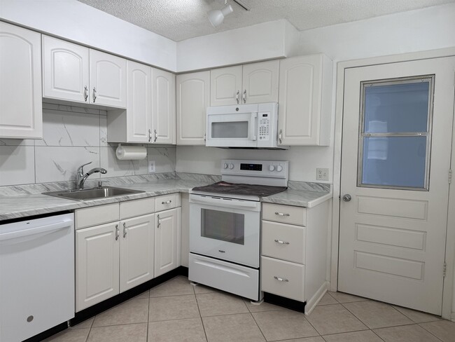 Building Photo - 3642 Rosewood St