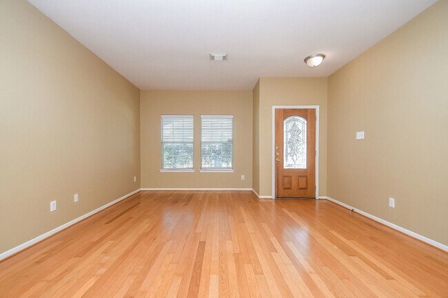 Building Photo - 402 New Hope Ln