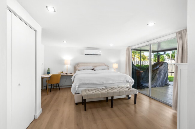 Building Photo - 273 Tropic Dr