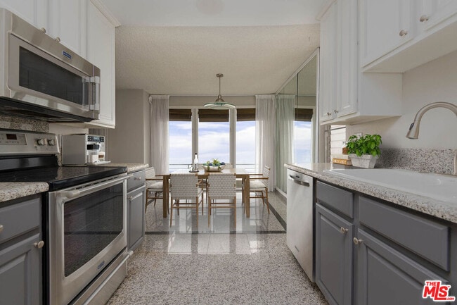 Building Photo - 18065 Coastline Dr