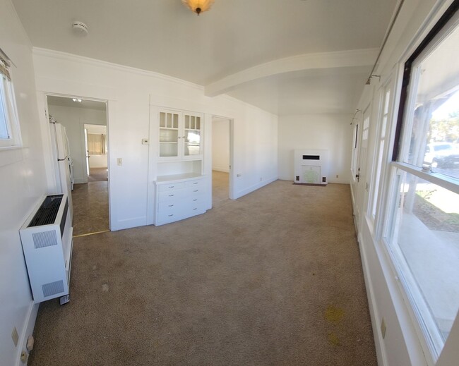 Building Photo - Cute standalone Bungalow in SLO!