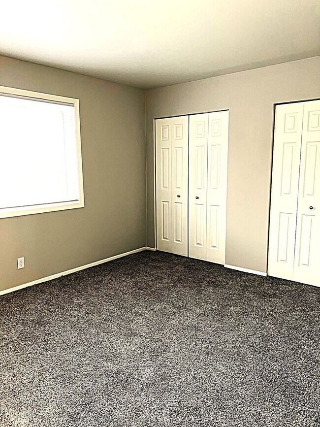 Building Photo - Modern 2-Bedroom Apartments in Crown Point, IN – Pet Friendly!
