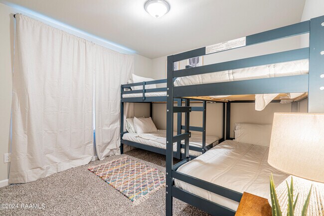 Building Photo - 407 Broussard Hl Dr