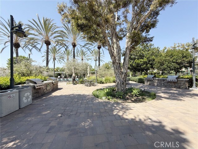 Building Photo - 424 Silk Tree