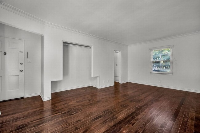 Building Photo - Excellent WeHo location!