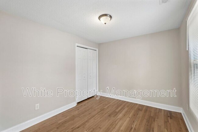 Building Photo - 403 Rich St