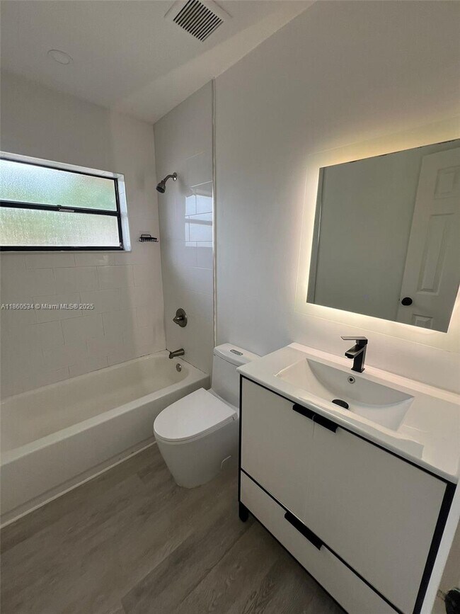 Building Photo - 2505 W 67th Pl