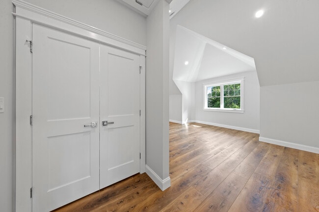 Building Photo - 389 Spring Unit# C