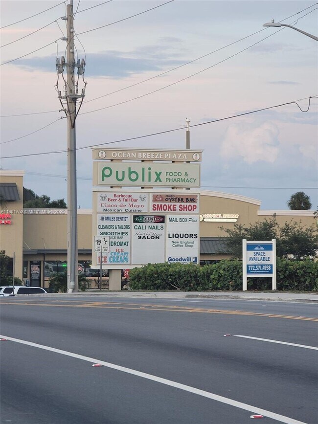 Building Photo - 1624 NE Orion St