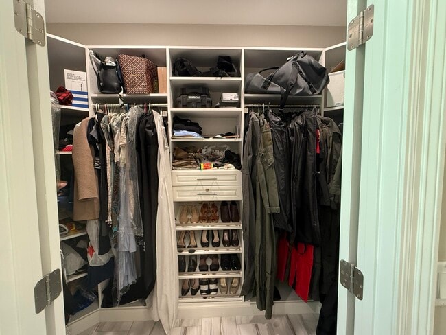 Building Photo - 1002 Gloria Ave