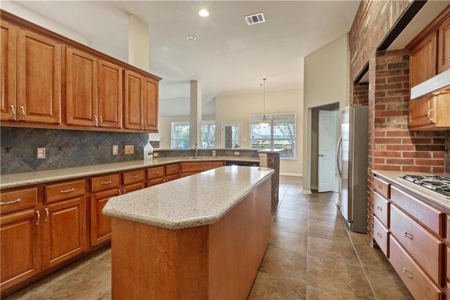 Building Photo - 2405 Speidel Dr